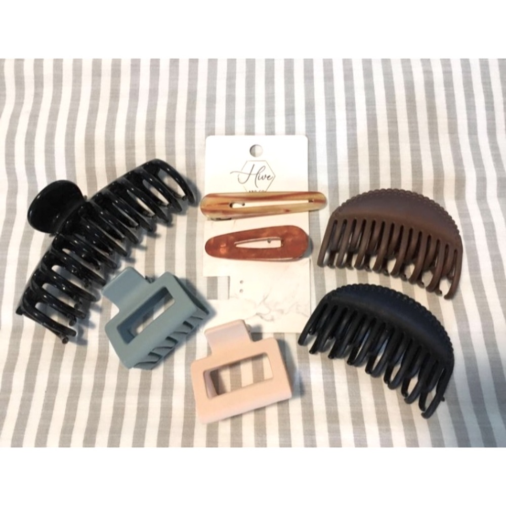 Assortment of hair clips & barrettes